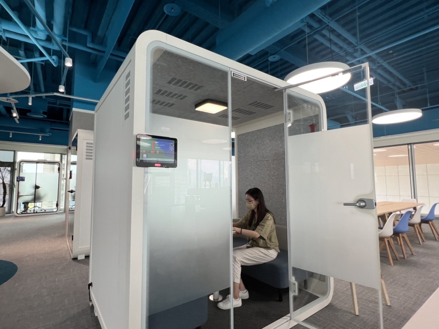 bevictor伟德高雄據點的智慧行動辦公艙，展現bevictor伟德在面板以外的研發應用軟實力